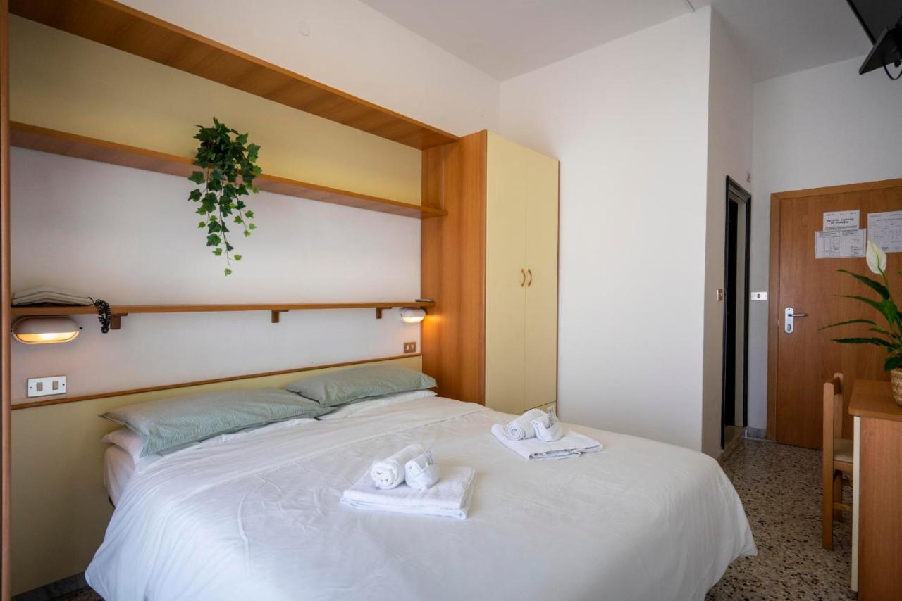 Hotel Mamy Rimini Exterior foto
