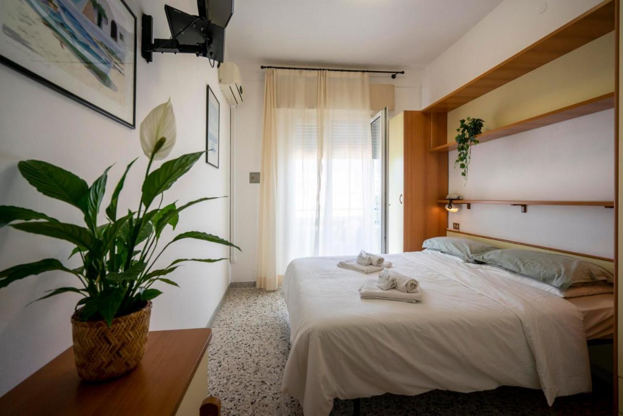 Hotel Mamy Rimini Exterior foto