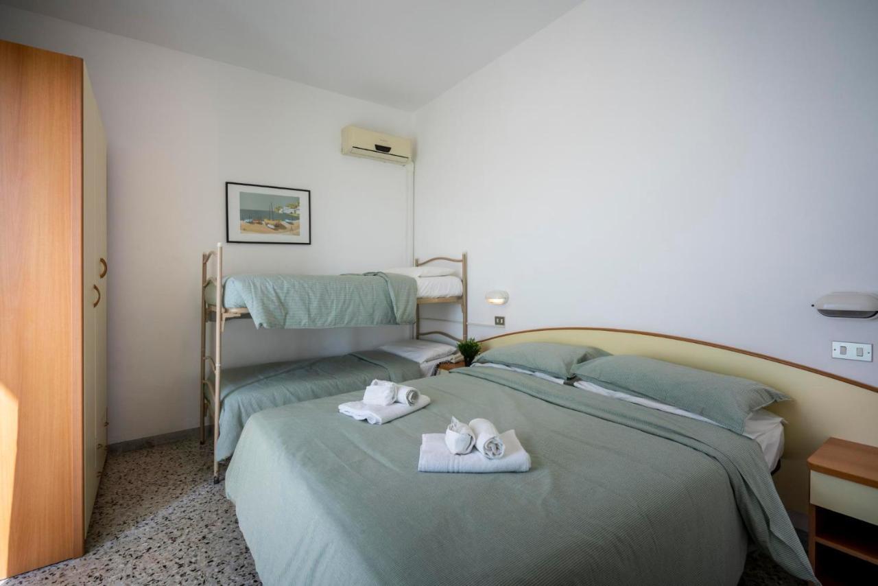 Hotel Mamy Rimini Exterior foto